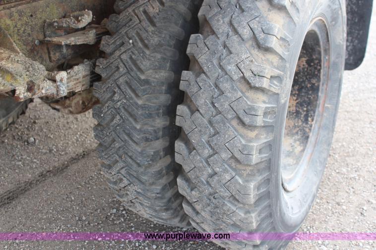 image for item K6975 1967 International Loadstar 1600 applicator truck