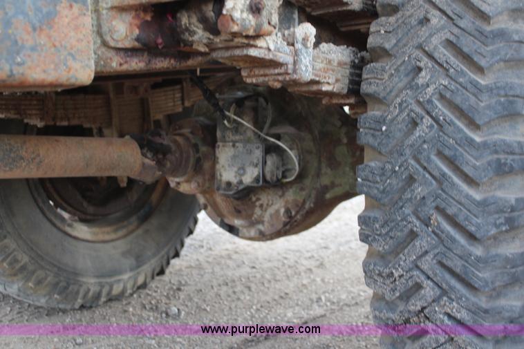 image for item K6975 1967 International Loadstar 1600 applicator truck