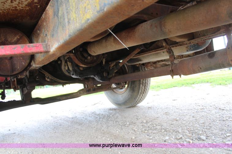 image for item K6975 1967 International Loadstar 1600 applicator truck