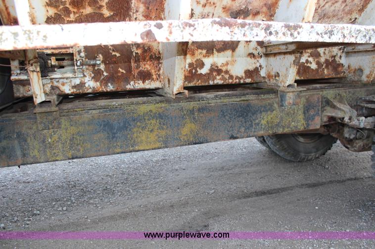 image for item K6975 1967 International Loadstar 1600 applicator truck