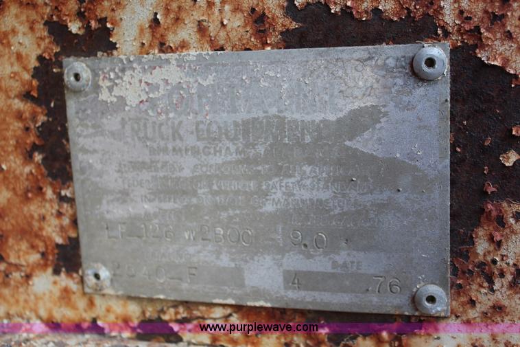 image for item K6975 1967 International Loadstar 1600 applicator truck