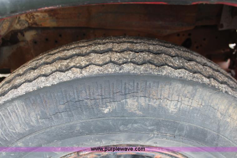 image for item K6975 1967 International Loadstar 1600 applicator truck