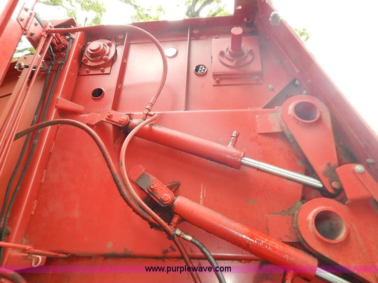 image for item K7435 Case IH 8460 round baler