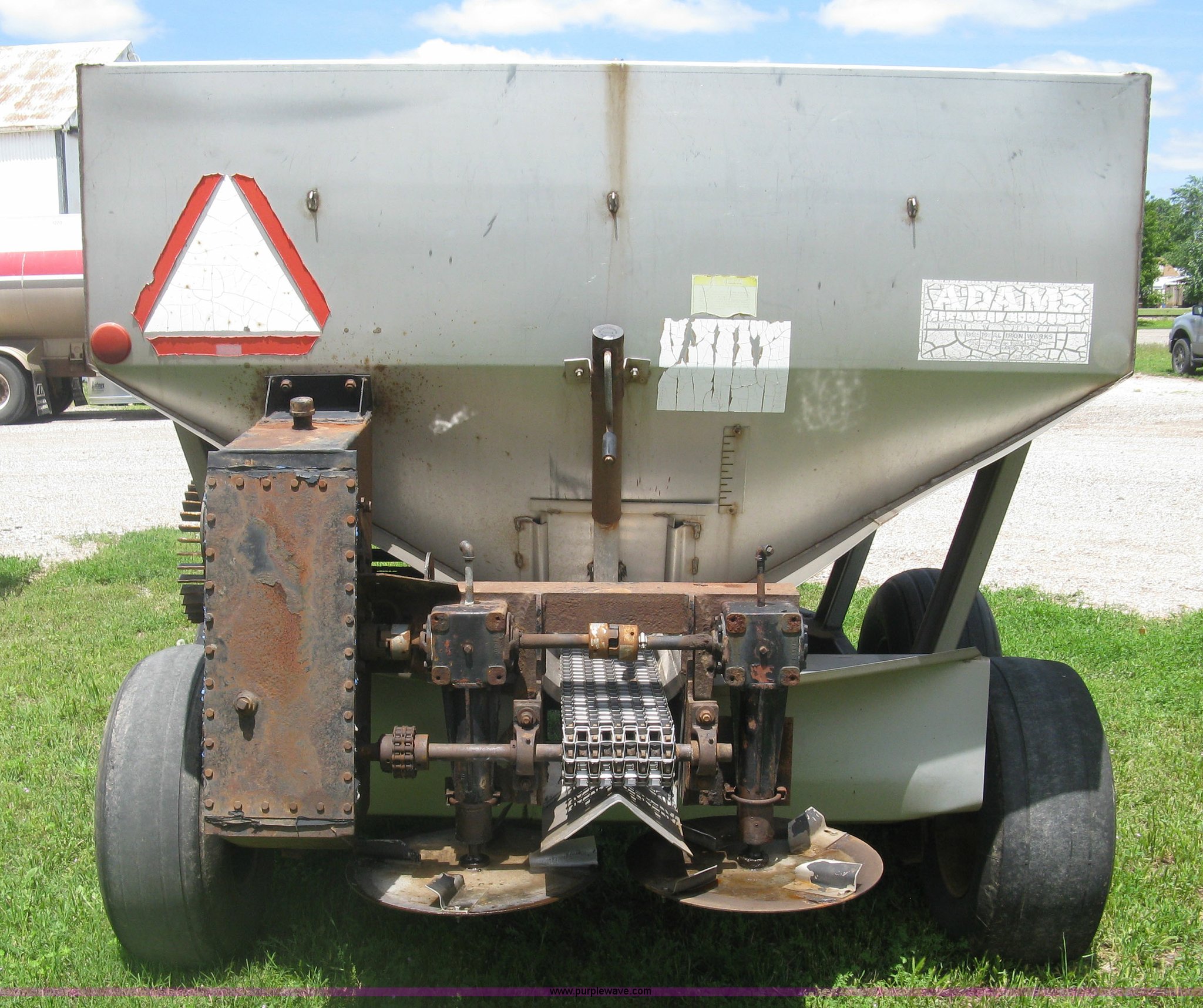 Adams fertilizer spreader buggy in Cheney, KS Item H8554 sold