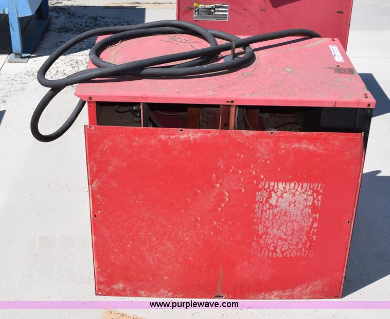 image for item AQ9137 Lincoln R3R-400 arc welder