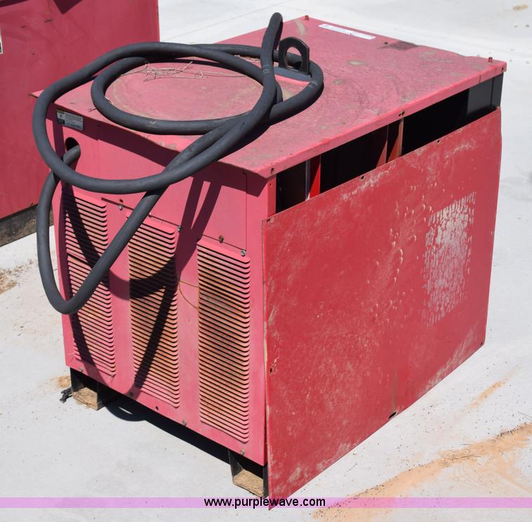 image for item AQ9137 Lincoln R3R-400 arc welder