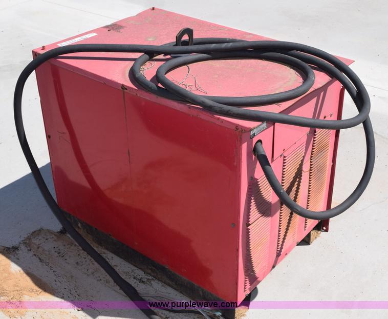 image for item AQ9137 Lincoln R3R-400 arc welder