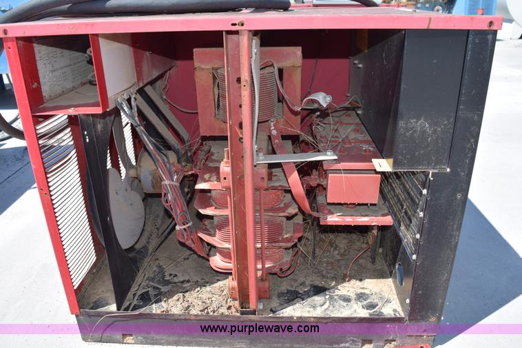 image for item AQ9137 Lincoln R3R-400 arc welder