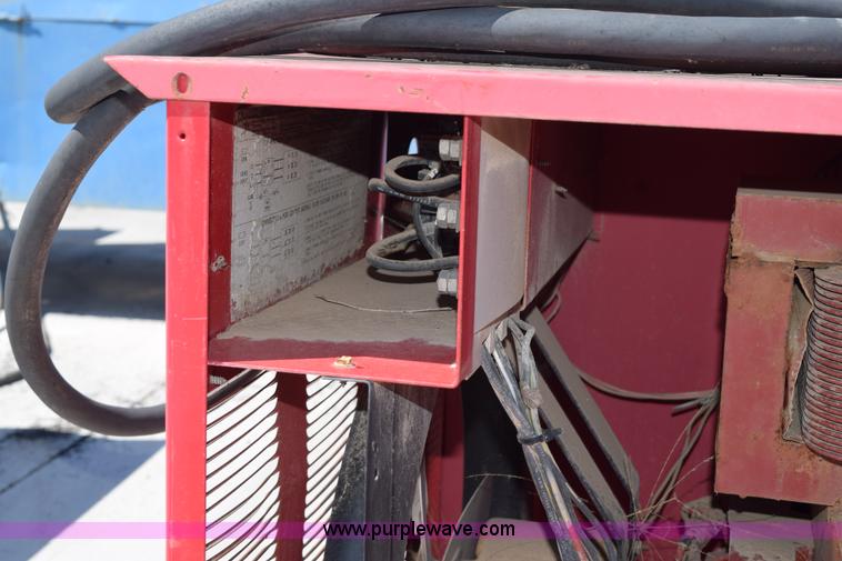 image for item AQ9137 Lincoln R3R-400 arc welder