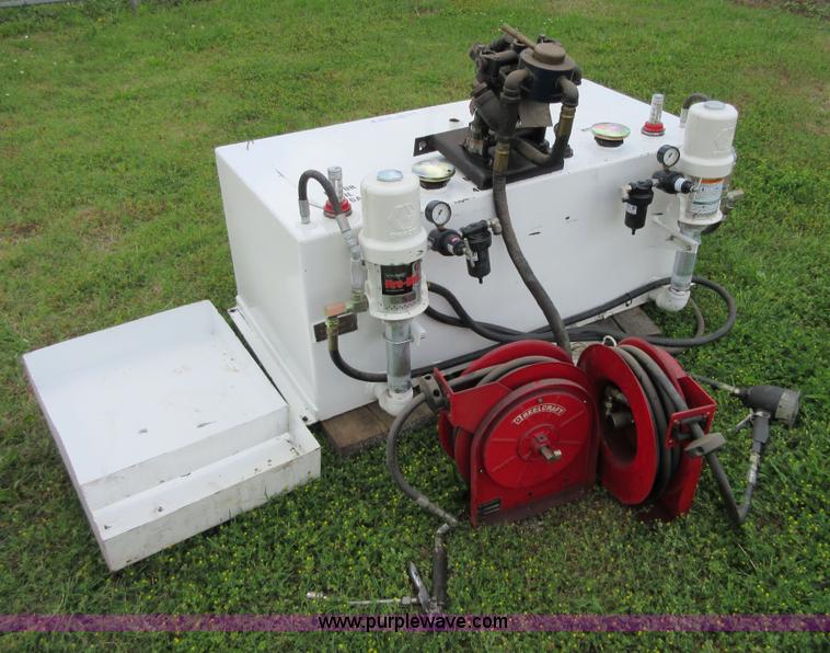 image for item BA9291 Truck mounted oil tanks