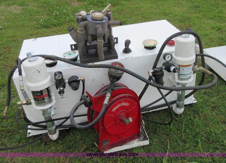 image for item BA9292 Truck mounted oil tanks