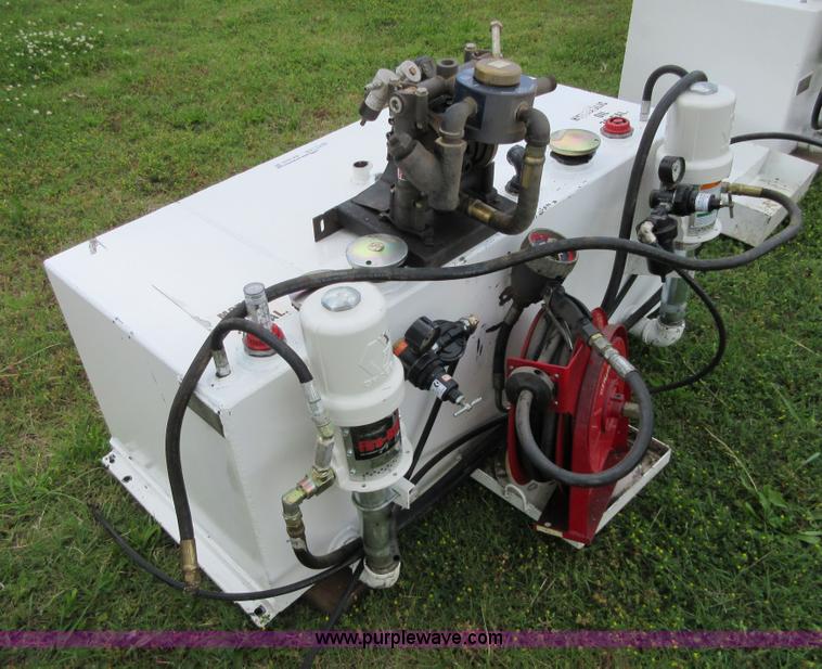 image for item BA9292 Truck mounted oil tanks