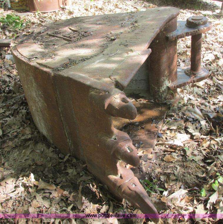 image for item BM9245 Excavator bucket