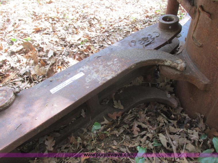 image for item BM9246 Hensley excavator thumb