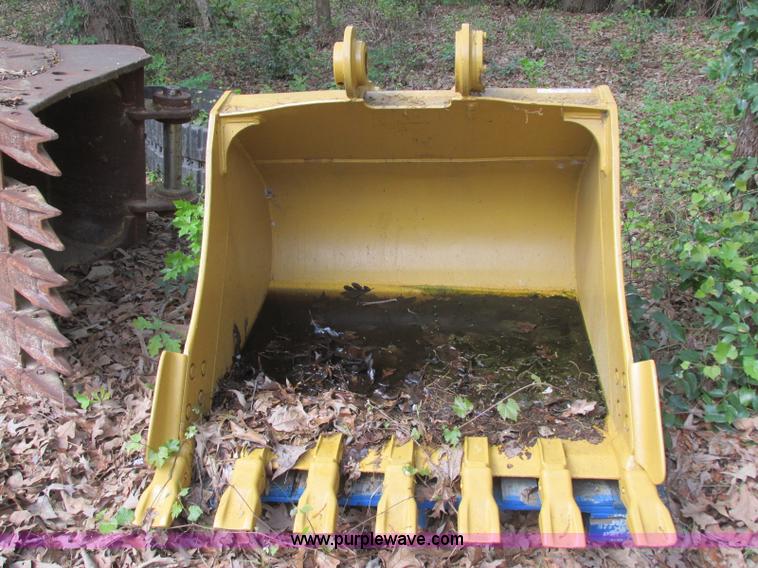 image for item BM9249 Caterpillar 2297660 excavator bucket