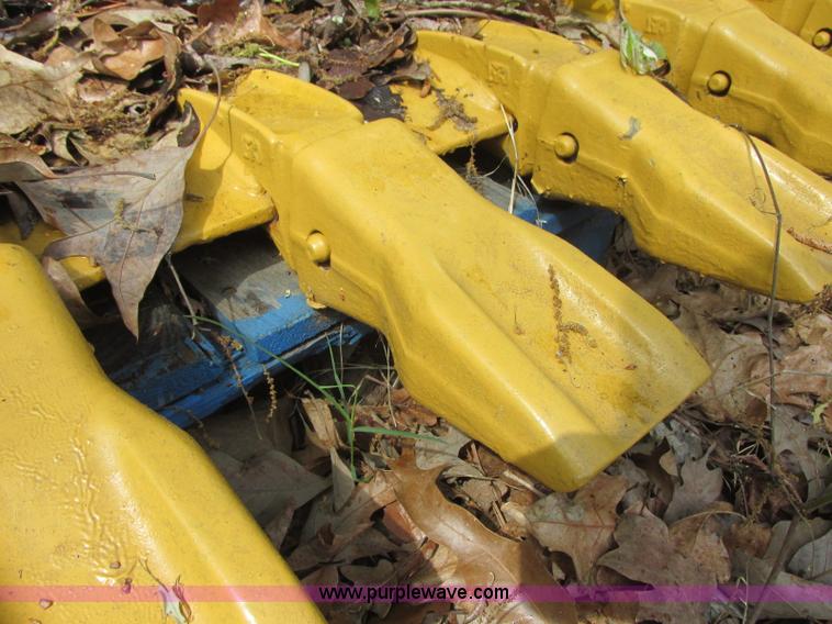 image for item BM9249 Caterpillar 2297660 excavator bucket