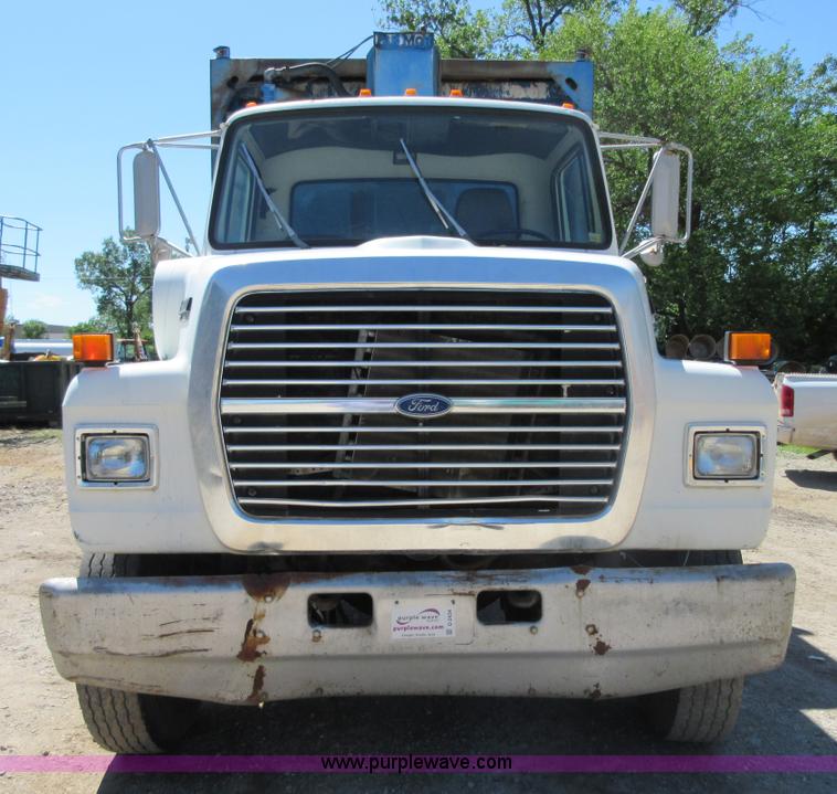 image for item D2434 1989 Ford LN8000 refuse truck