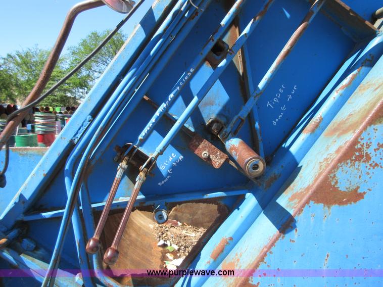 image for item D2434 1989 Ford LN8000 refuse truck