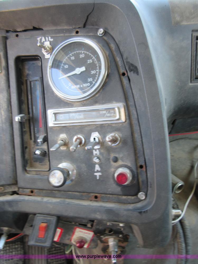 image for item D2434 1989 Ford LN8000 refuse truck