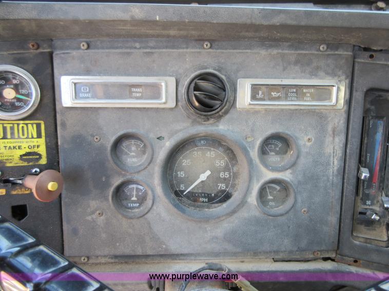 image for item D2434 1989 Ford LN8000 refuse truck