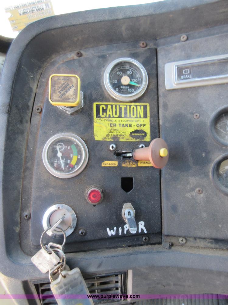 image for item D2434 1989 Ford LN8000 refuse truck