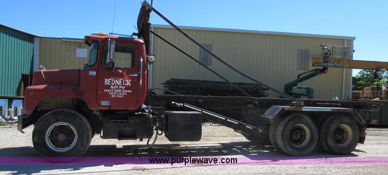 image for item D2435 1981 Mack DM6855 roll off truck