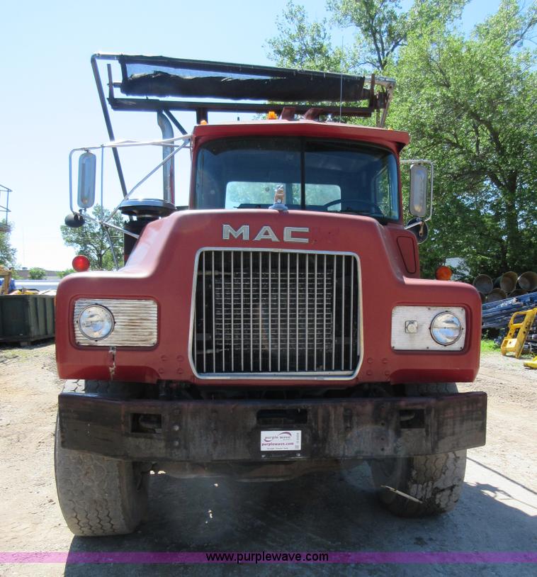 image for item D2435 1981 Mack DM6855 roll off truck