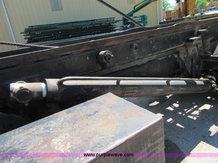 image for item D2435 1981 Mack DM6855 roll off truck