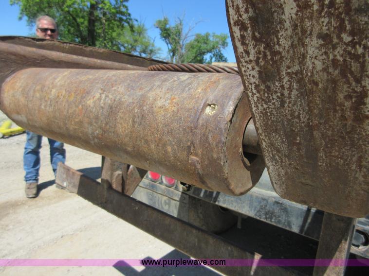 image for item D2435 1981 Mack DM6855 roll off truck