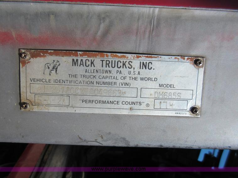 image for item D2435 1981 Mack DM6855 roll off truck