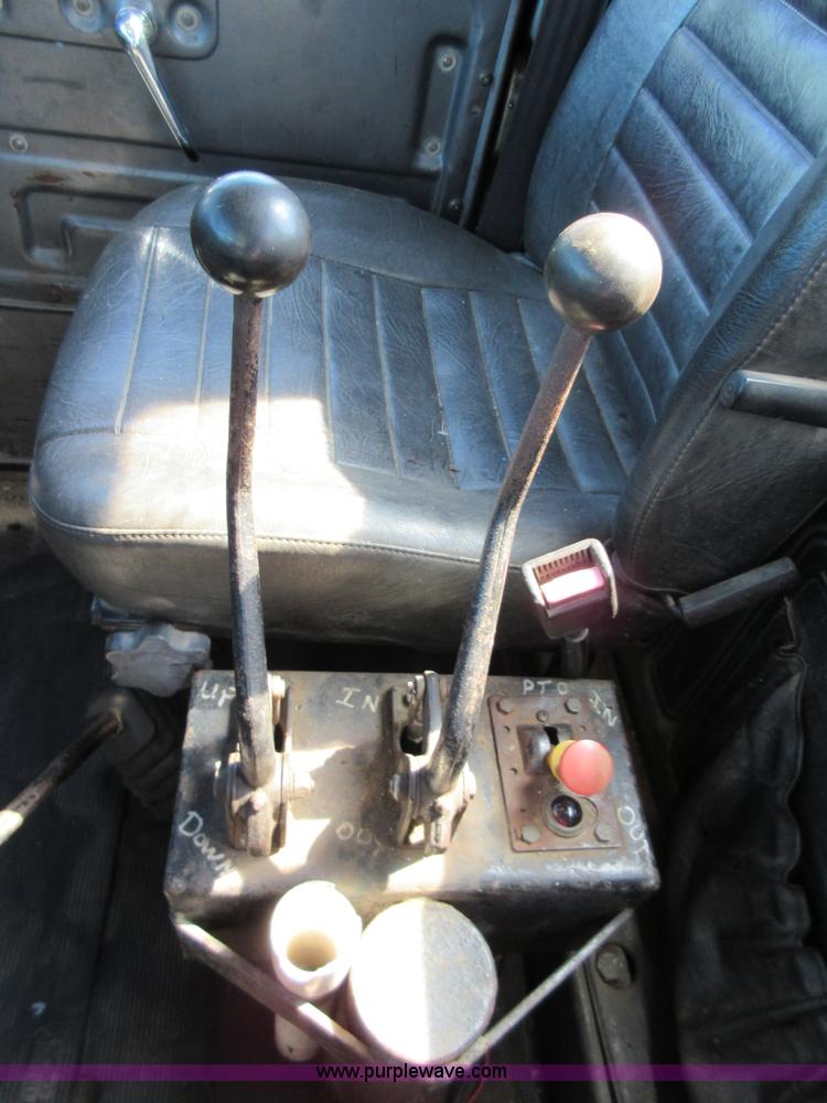 image for item D2435 1981 Mack DM6855 roll off truck