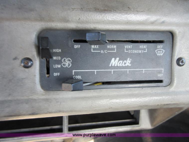 image for item D2435 1981 Mack DM6855 roll off truck