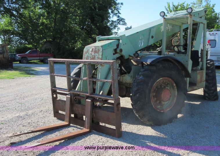 image for item D2436 Dynalift D4P80 telehandler