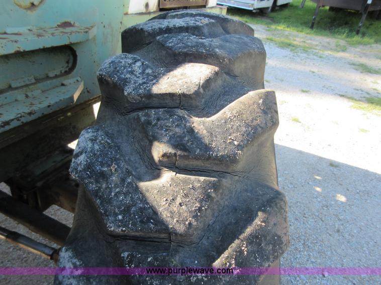 image for item D2436 Dynalift D4P80 telehandler