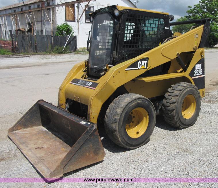 image for item D2438 2006 Caterpillar 252B skid steer