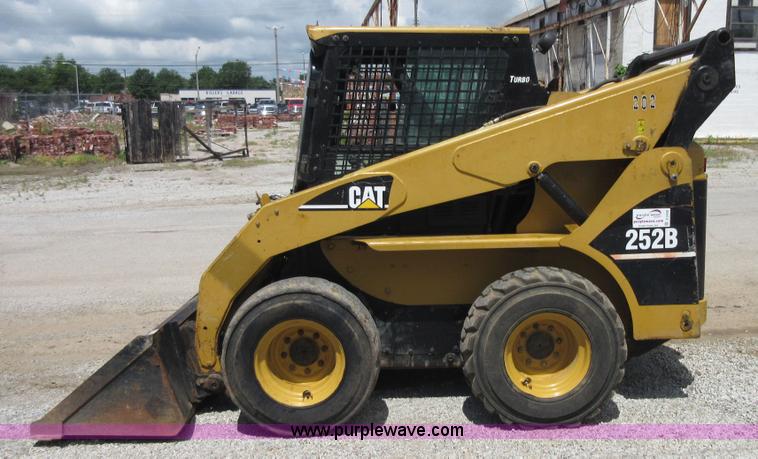 image for item D2438 2006 Caterpillar 252B skid steer