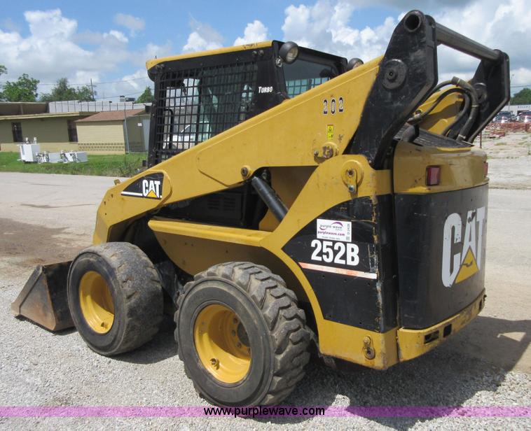 image for item D2438 2006 Caterpillar 252B skid steer