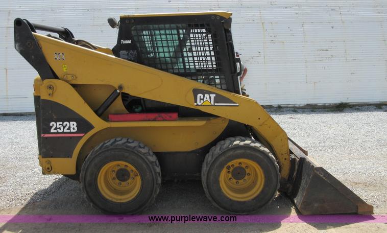 image for item D2438 2006 Caterpillar 252B skid steer