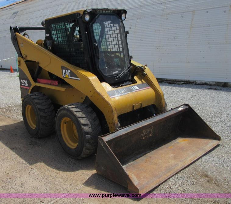 image for item D2438 2006 Caterpillar 252B skid steer