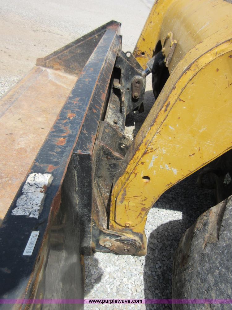 image for item D2438 2006 Caterpillar 252B skid steer