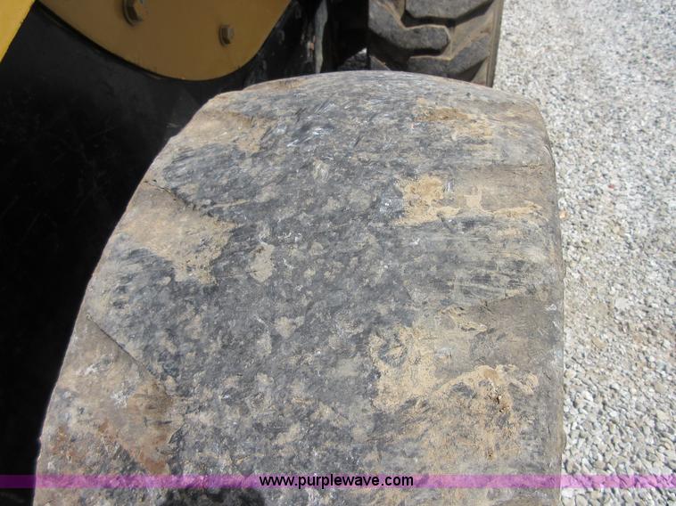 image for item D2438 2006 Caterpillar 252B skid steer