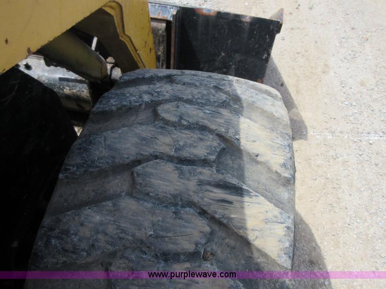 image for item D2438 2006 Caterpillar 252B skid steer