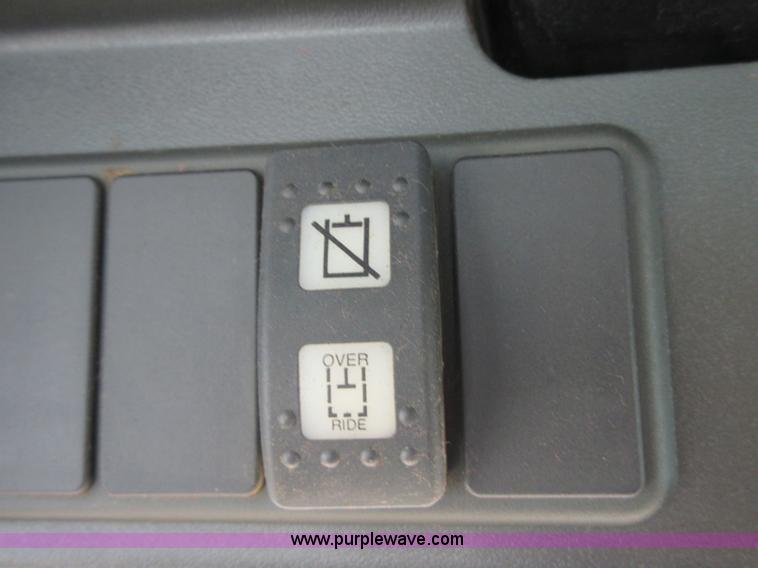 image for item D2438 2006 Caterpillar 252B skid steer