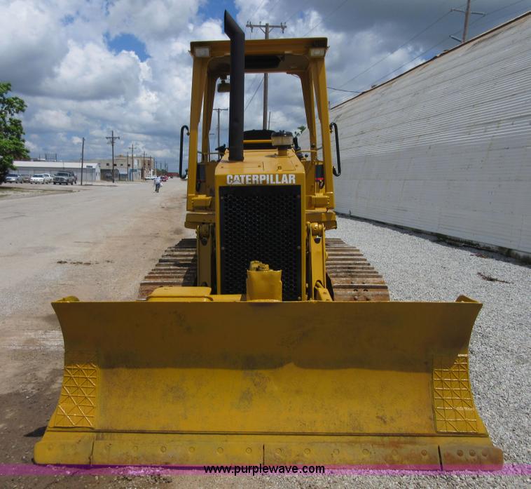 image for item D2439 1999 Caterpillar D3C XL Series III dozer