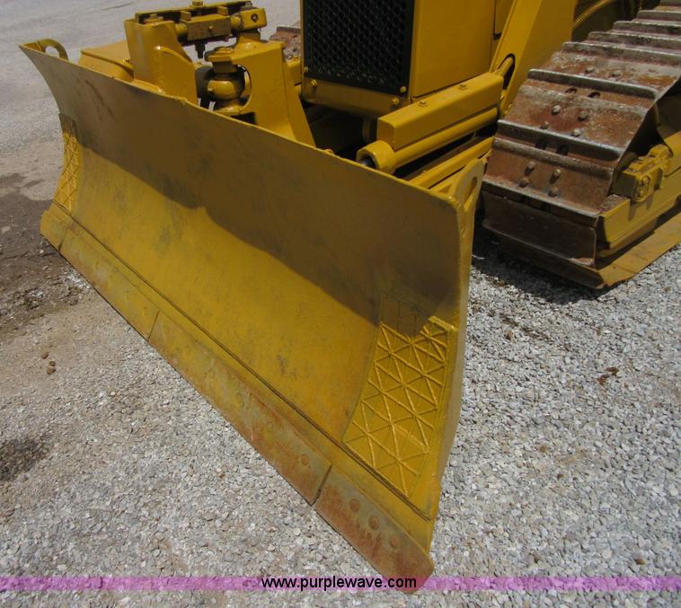 image for item D2439 1999 Caterpillar D3C XL Series III dozer
