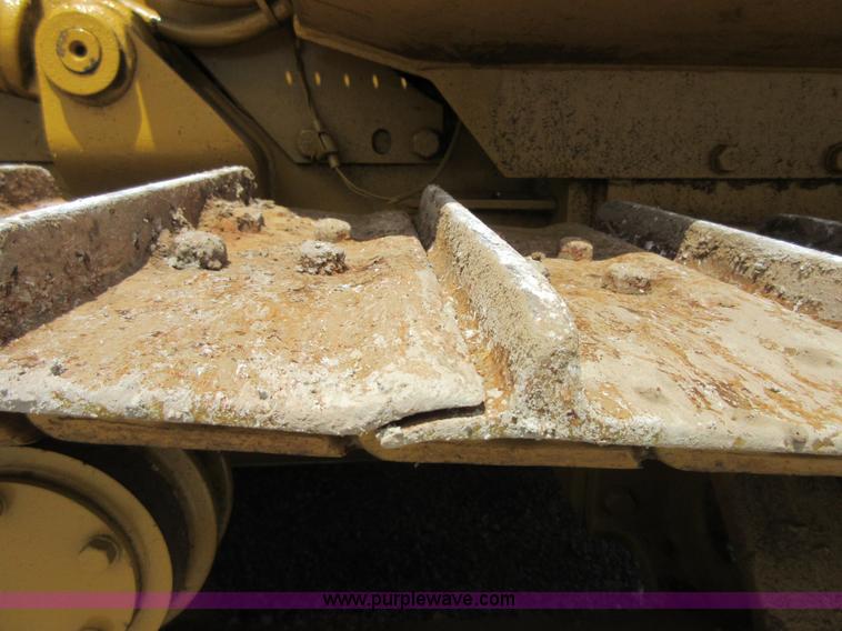 image for item D2439 1999 Caterpillar D3C XL Series III dozer