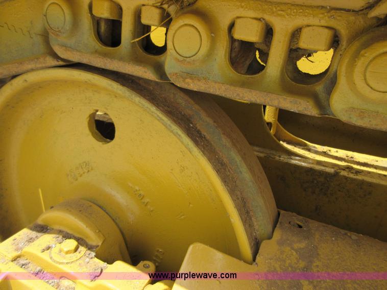 image for item D2439 1999 Caterpillar D3C XL Series III dozer