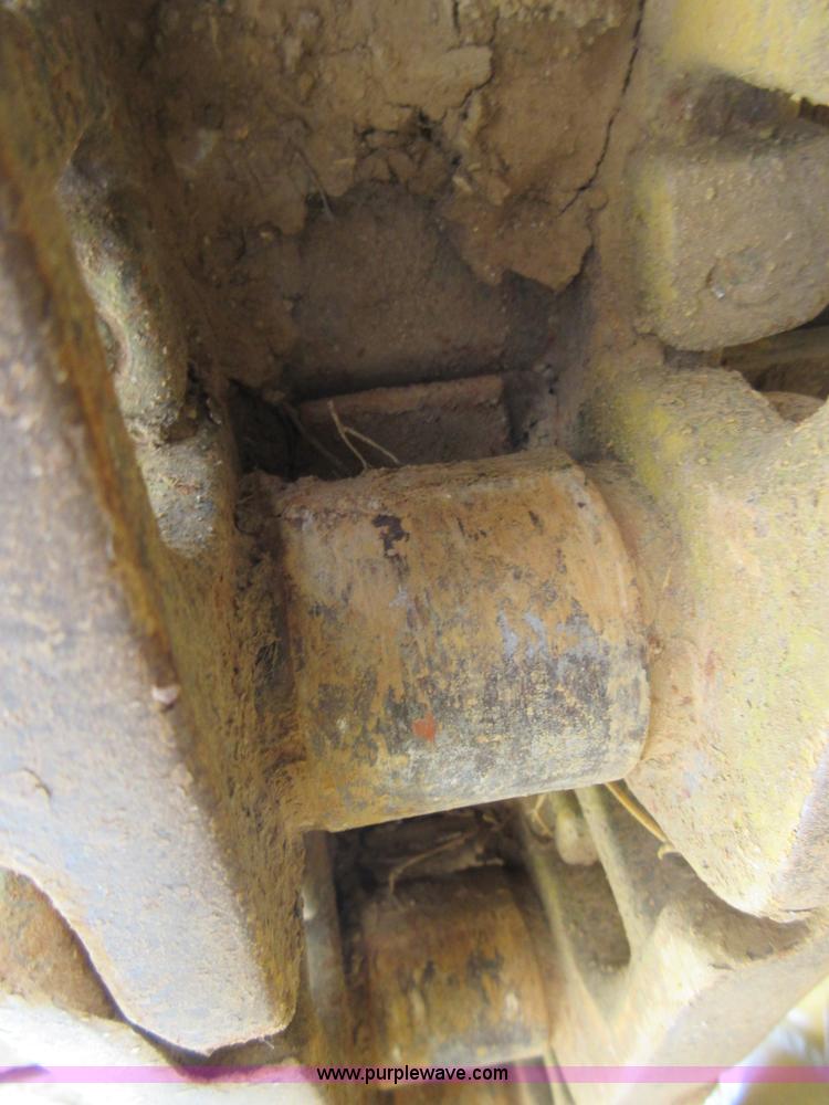 image for item D2439 1999 Caterpillar D3C XL Series III dozer