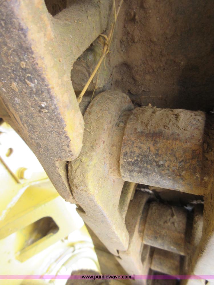 image for item D2439 1999 Caterpillar D3C XL Series III dozer