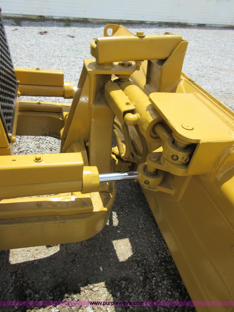 image for item D2439 1999 Caterpillar D3C XL Series III dozer